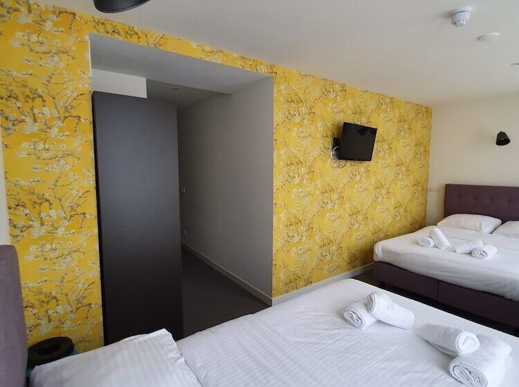Quarto Quádruplo Economy, Heye 130