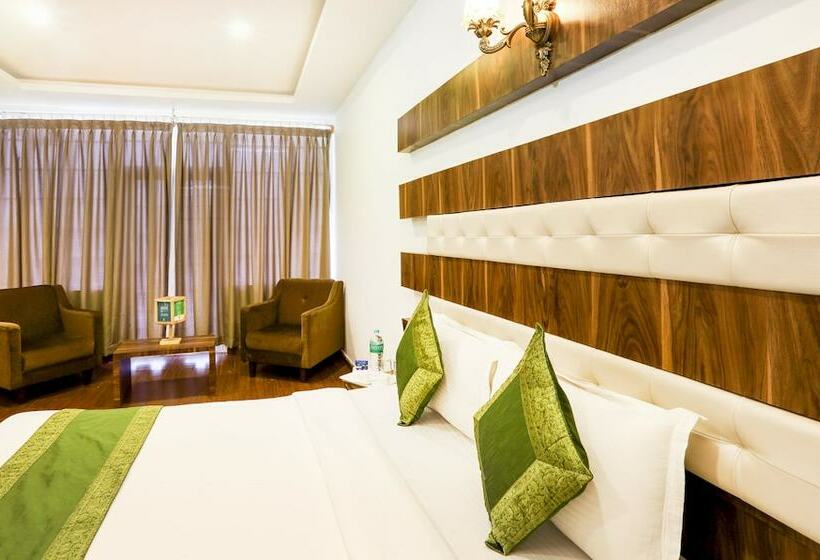 Номер Deluxe, Treebo Skydale Inn & Suites With Mountain View