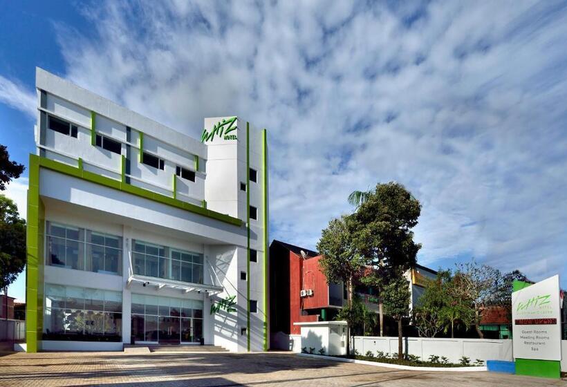 Номер Superior Вид на Город, Whiz Prime Hotel Sudirman Cilacap