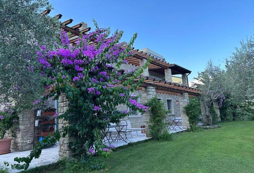 سوئیت جونیور با ماساژ آبی, La Cascata Negli Ulivi