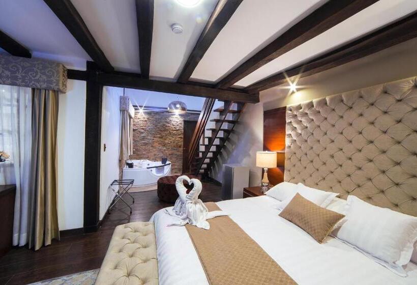 Люкс Повышенной Комфортности, Felicia Hotel & Suites