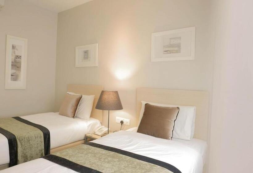 Deluxe Room, Country Inn