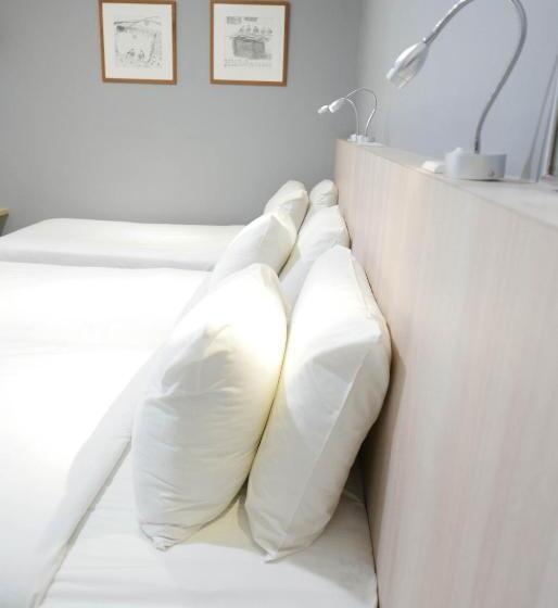 Номер Стандарт Трехместный, Country Inn