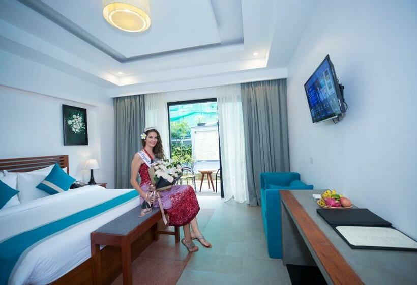 غرفة ديلوكس مطلة على حمام السباحة, The Tito Suite Residence