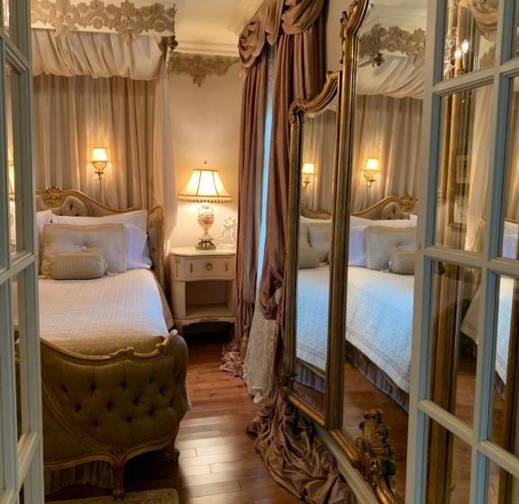 Президентский Люкс, Russell Manor Bed & Breakfast