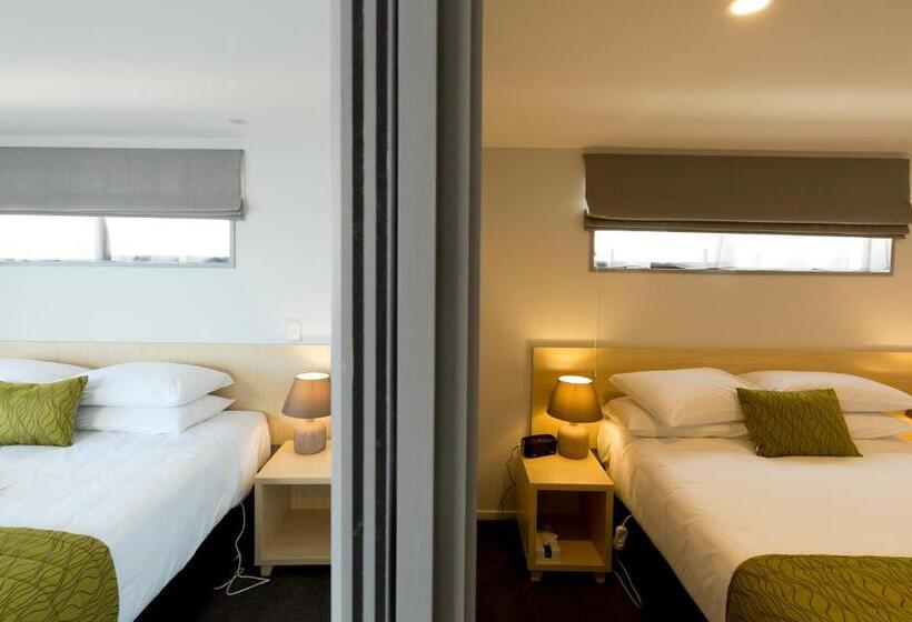 Family Suite, 2 On Whiteleigh And 239 On Lincoln Motel