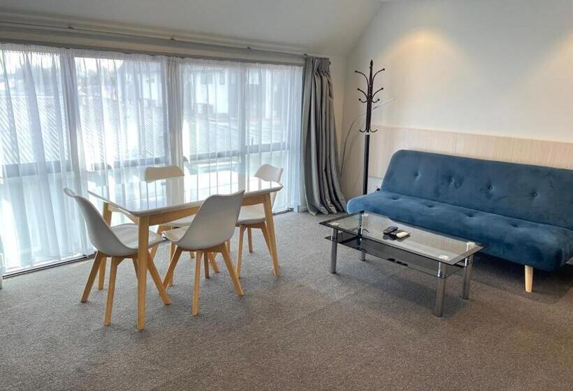 Апартаменты 2 Спальни, 2 On Whiteleigh And 239 On Lincoln Motel
