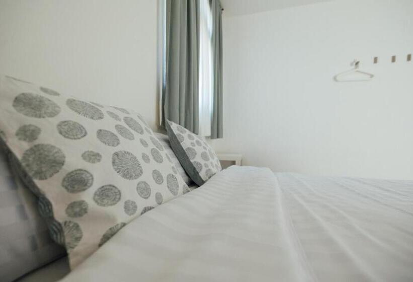 اتاق استاندارد, 5963 Turn Right B&b