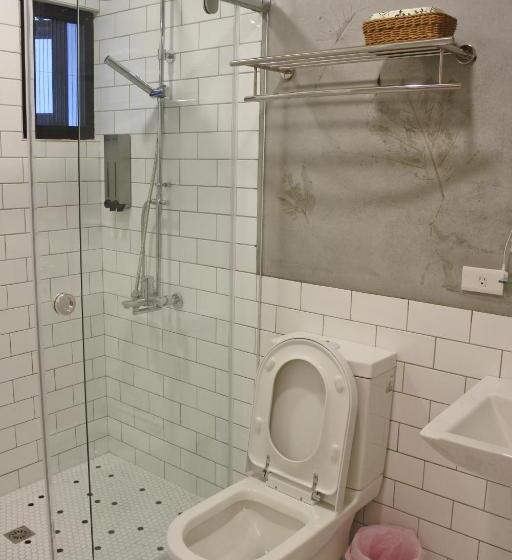 تختخواب در اتاق مشترک, 5963 Turn Right B&b