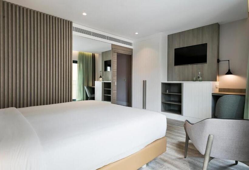Номер Deluxe, Niu Barcelona