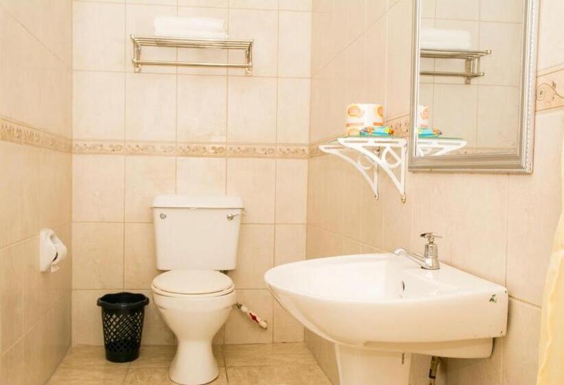 اتاق لوکس, Windjammer International Cuisine & Comfort Inn