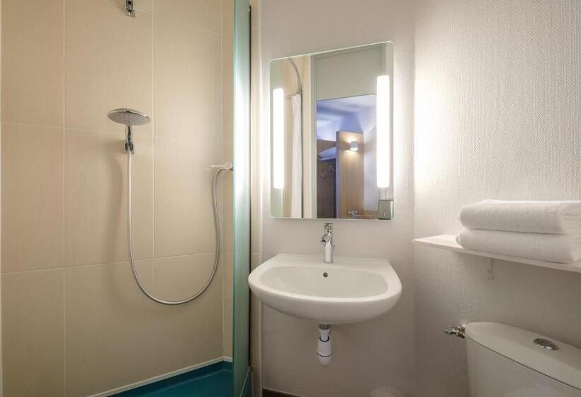 Четырехместный Номер Стандарт, B&b Hotel Calais Centre St Pierre