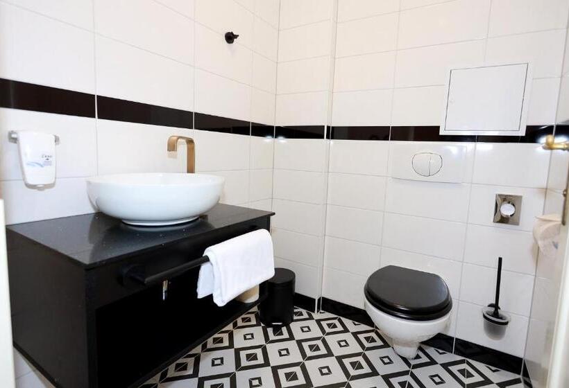 סוויטה, Art Deco Wolker By Astoria Hotel & Medical Spa
