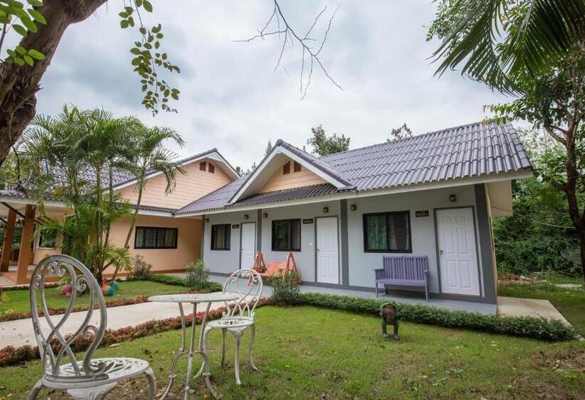 Трехместный Номер Стандарт Вид на Сад, Tanihill Resort