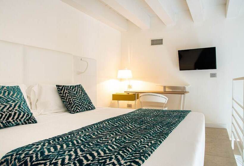 Standard Szoba, Caportigia Boutique