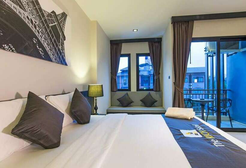 Quarto Estandar, The Rich Sotel