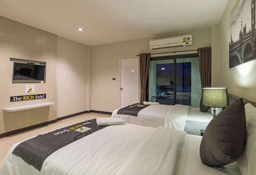 Quarto Deluxe, The Rich Sotel