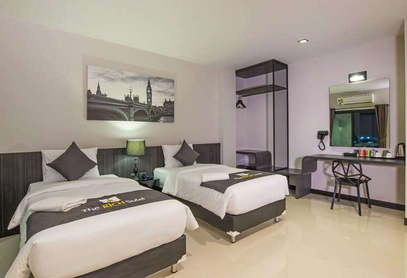 Quarto Deluxe, The Rich Sotel