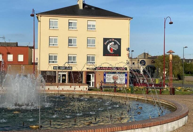 חדר סטנדרט לשלושה, De Bretagne