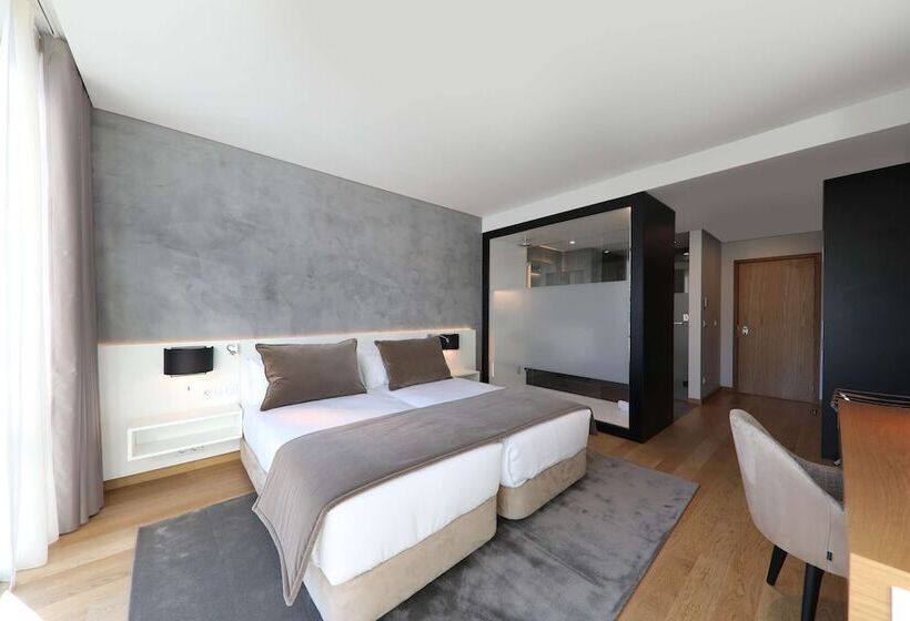 اتاق استاندارد با چشم‌انداز استخر, Iberostar  Selection Lisboa