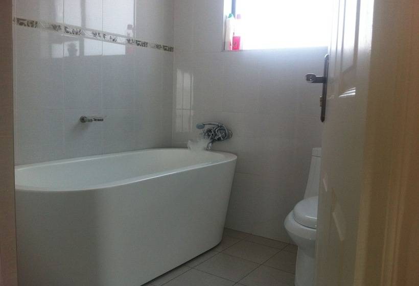 اتاق استاندارد, First Avenue Guest House