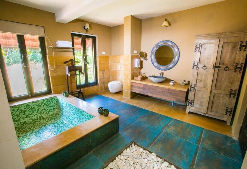 스탠다드 룸 킹사이즈 침대, Vannraj Resort And Spa