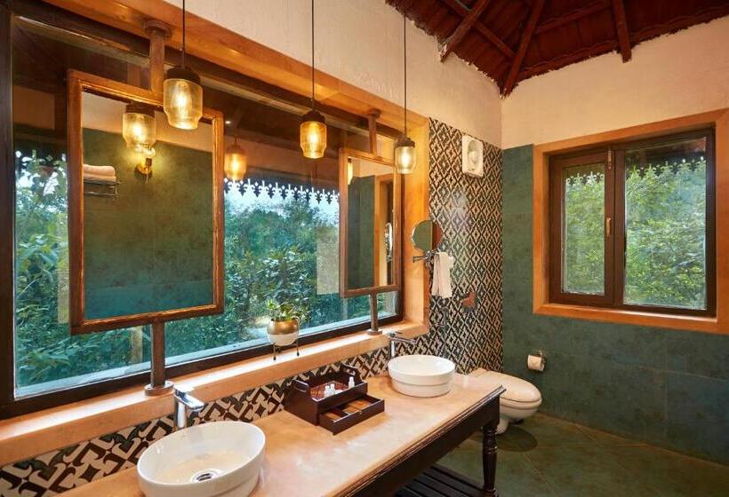 발코니 디럭스 룸, Vannraj Resort And Spa