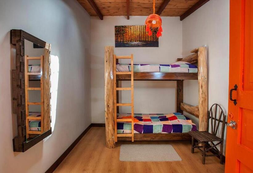 تختخواب در اتاق مشترک, Casa Hospedaje La Bohemia