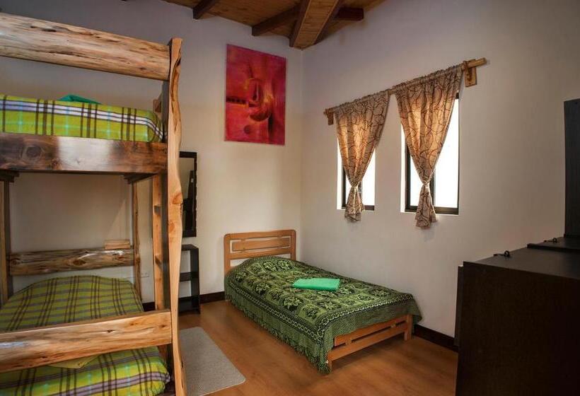 تختخواب در اتاق مشترک, Casa Hospedaje La Bohemia
