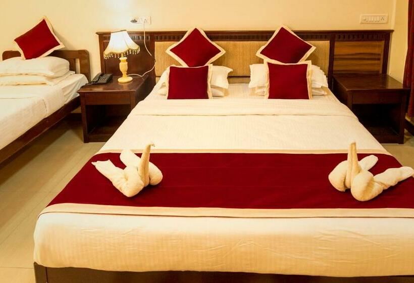 Номер Deluxe, Kstdc Hotel Mayura Chalukya, Badami