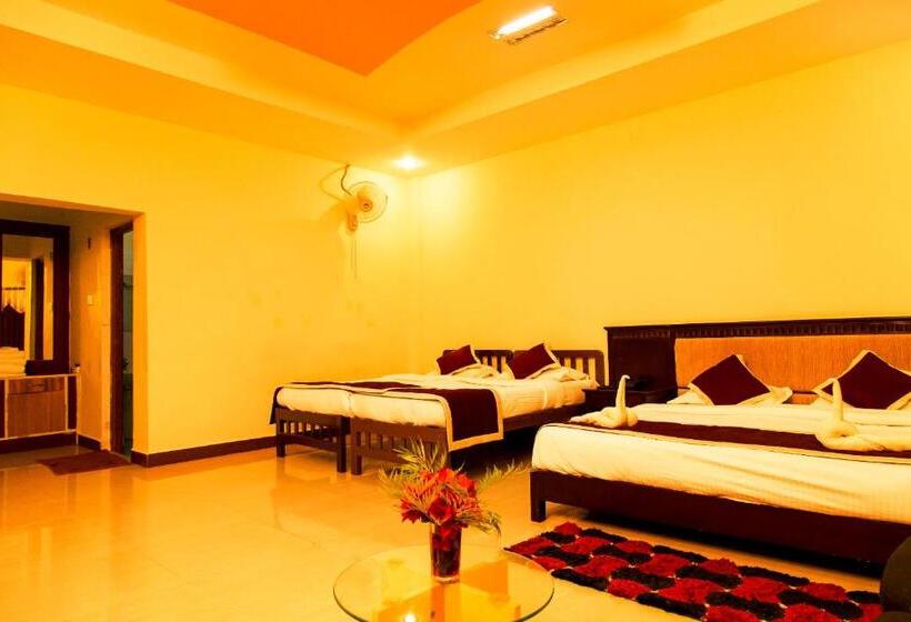 Номер Deluxe, Kstdc Hotel Mayura Chalukya, Badami