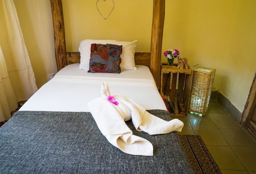 スタンダードシングルルーム, The  Secret  Garden  Hotel  Moshi