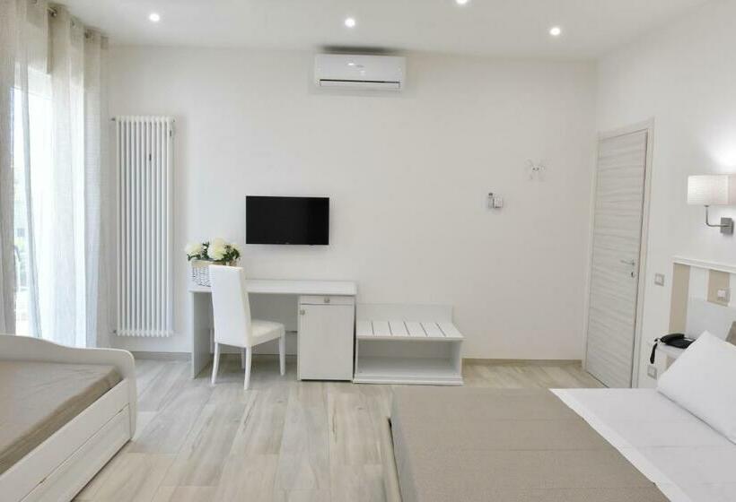 Номер Deluxe с Балконом, Finestre Sul Borgo