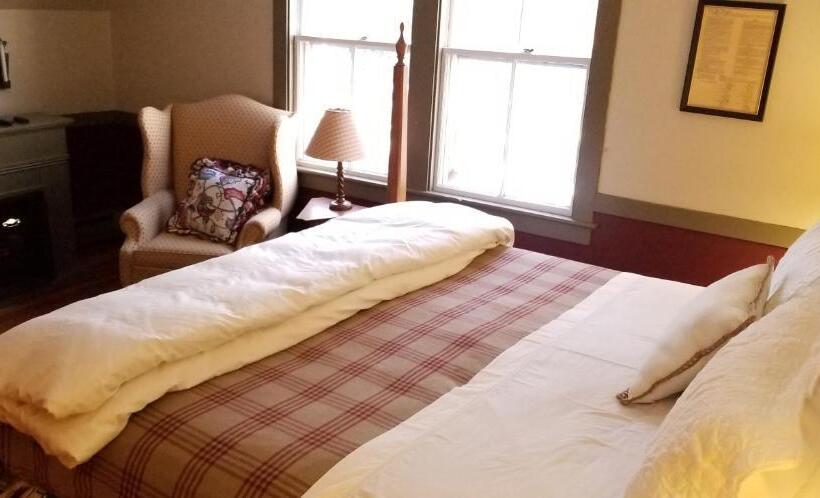חדר סטנדרט עם מיטת קינג, Timbercliffe Cottage Inn