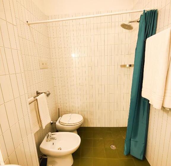 اتاق استاندارد سه نفره, Albergo B&b Tenesi