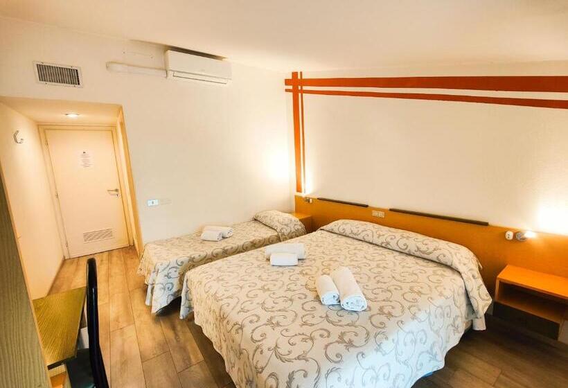 스탠다드 트리플 룸, Albergo B&b Tenesi