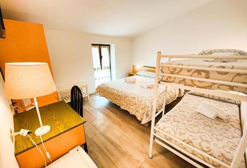 اتاق استاندارد چهار تخته, Albergo B&b Tenesi