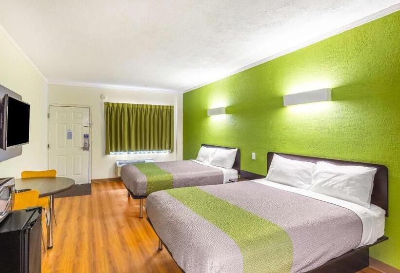 חדר סטנדרט מותאם לאדם עם מוגבלויות, Motel 6huntington, Wv