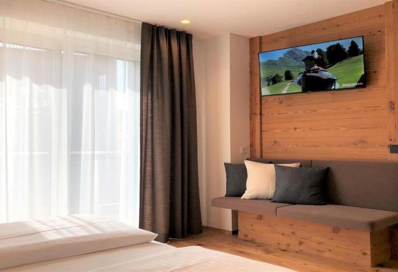 اتاق لوکس خانوادگی, B&b Obermair