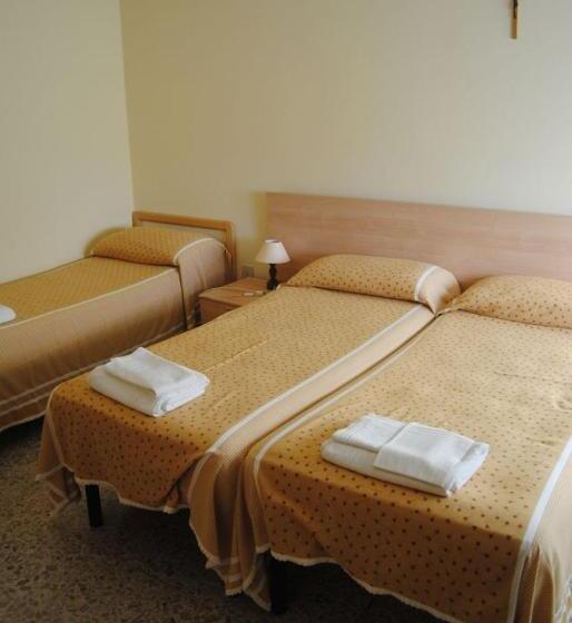 Habitación Triple Estándar, Casa Diomira