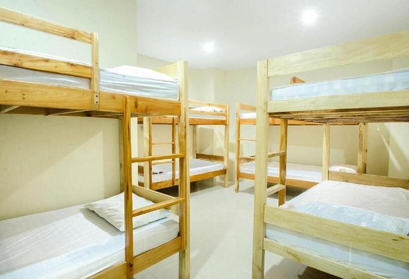 클래식 4인 룸, Boracay Backpackers