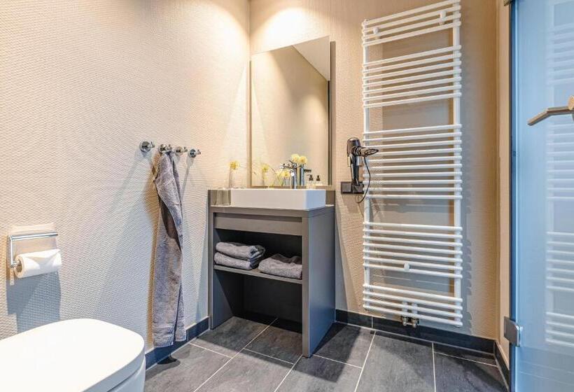 Семейный Номер, Arthotel Bakker
