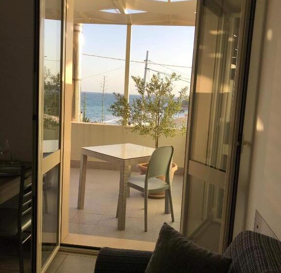 Apartamento 1 Dormitório Vista Mar, La Scogliera
