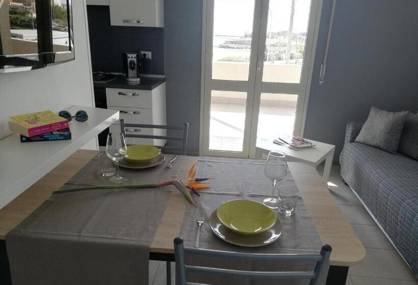 Apartamento 1 Dormitório Vista Mar, La Scogliera