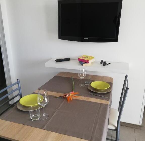 Apartamento 1 Dormitório Vista Mar, La Scogliera