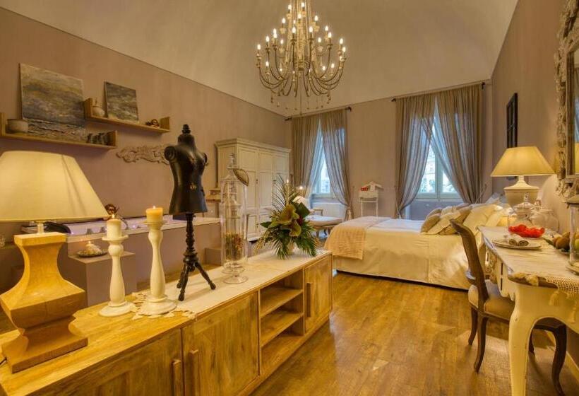 اتاق لوکس با وان آب گرم, Corte Rossetti Le Dimore Luxury B&b