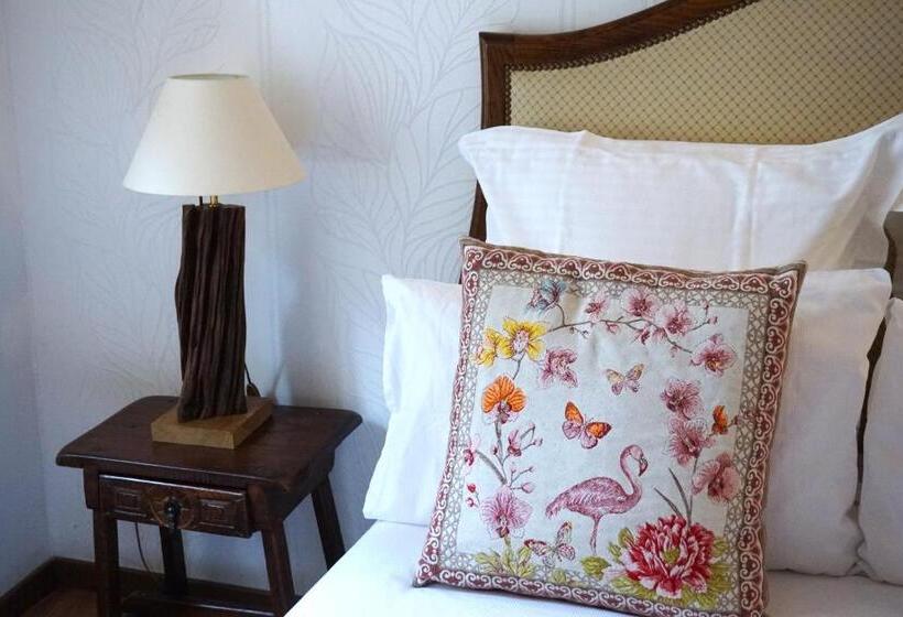 Номер Стандарт, Hôtel Restaurant Le Manoir De Montesquiou