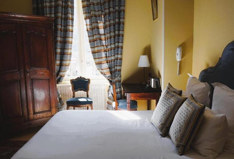 Номер Superior, Hôtel Restaurant Le Manoir De Montesquiou