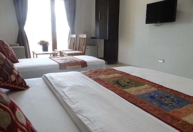 Трехместный Номер Deluxe, Pushpak Resort