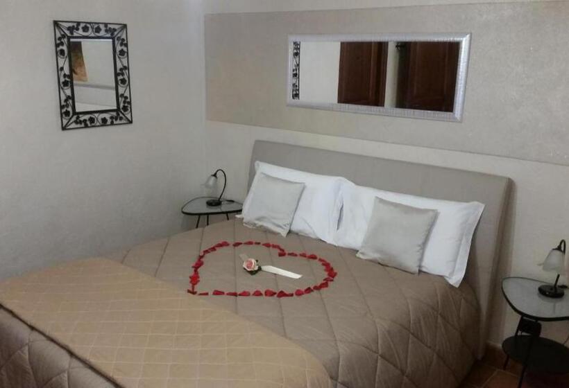 Полулюкс, Villa Laura Rooms & Pool